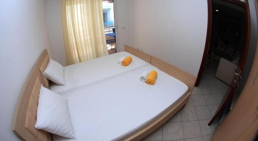 Sea View Apartments Saranda Esterno foto