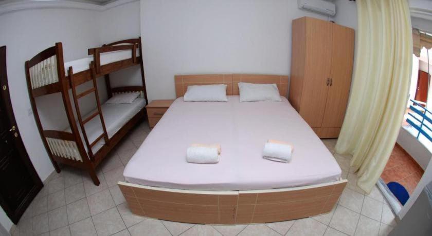 Sea View Apartments Saranda Esterno foto